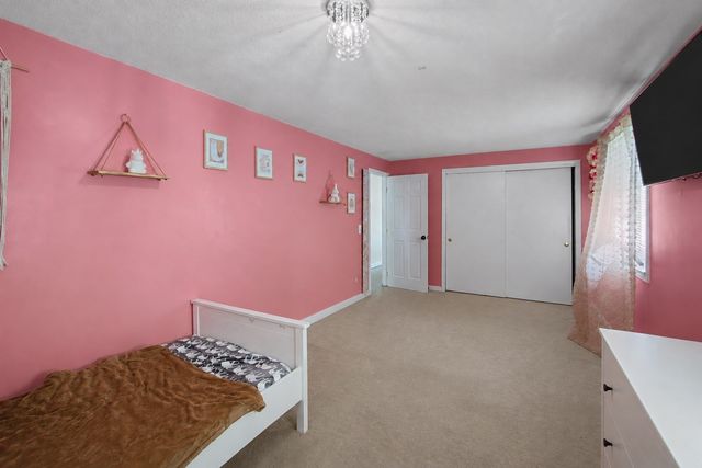 77 Quequechan Rd, Taunton, MA 02780