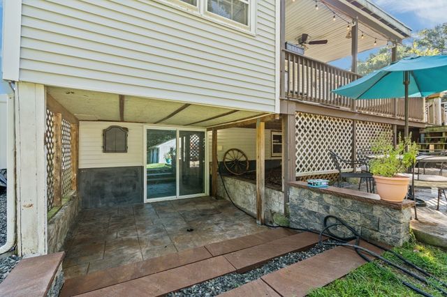 77 Quequechan Rd, Taunton, MA 02780