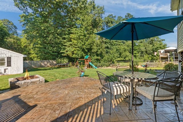 77 Quequechan Rd, Taunton, MA 02780