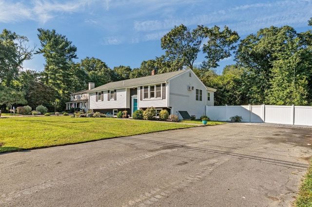 77 Quequechan Rd, Taunton, MA 02780