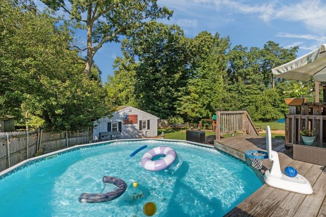 77 Quequechan Rd, Taunton, MA 02780