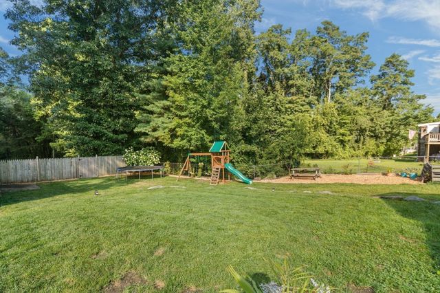 77 Quequechan Rd, Taunton, MA 02780