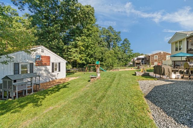 77 Quequechan Rd, Taunton, MA 02780