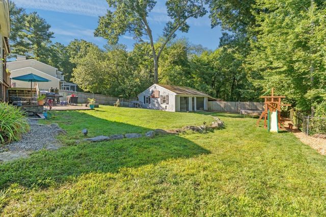 77 Quequechan Rd, Taunton, MA 02780