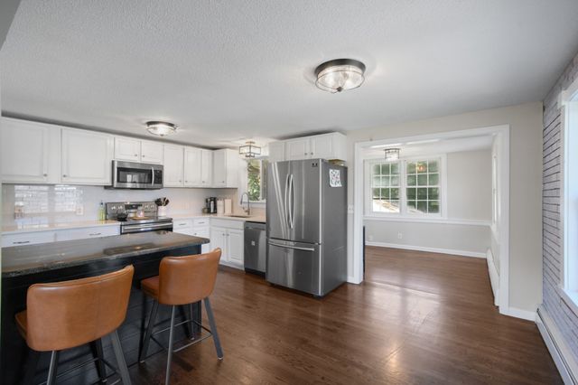 77 Quequechan Rd, Taunton, MA 02780