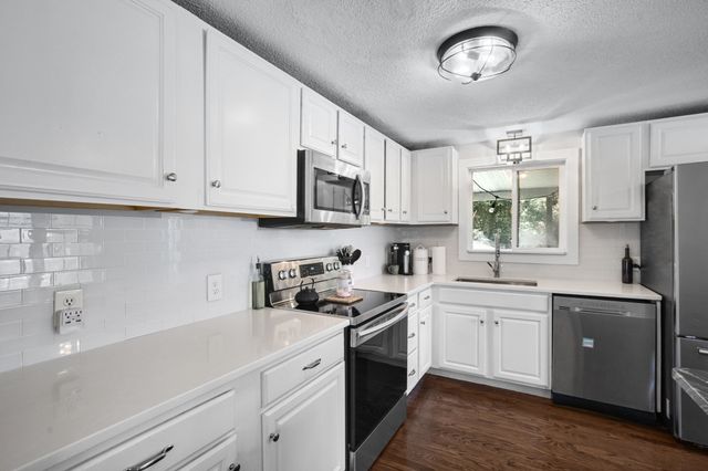 77 Quequechan Rd, Taunton, MA 02780