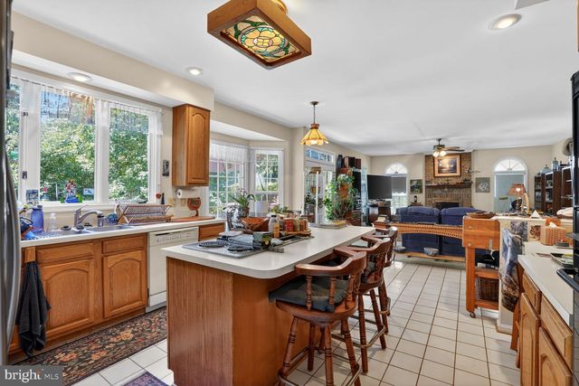 8708 CROSS CHASE CIR, Fairfax Station, VA 22039