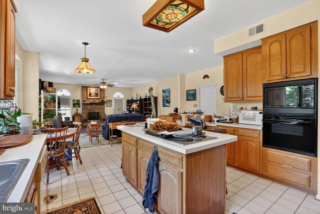 8708 CROSS CHASE CIR, Fairfax Station, VA 22039