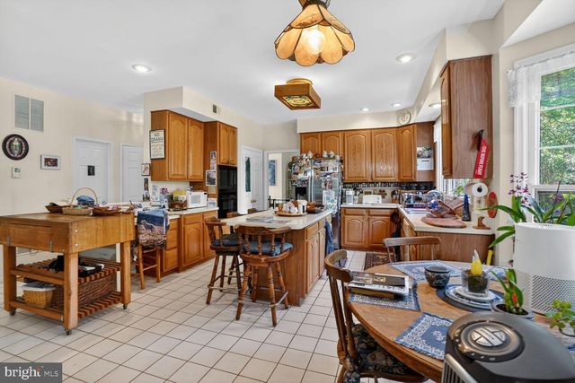 8708 CROSS CHASE CIR, Fairfax Station, VA 22039