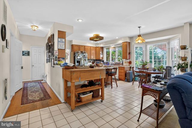 8708 CROSS CHASE CIR, Fairfax Station, VA 22039