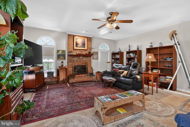8708 CROSS CHASE CIR, Fairfax Station, VA 22039