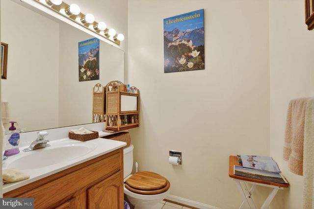 8708 CROSS CHASE CIR, Fairfax Station, VA 22039