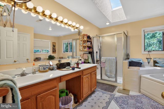 8708 CROSS CHASE CIR, Fairfax Station, VA 22039