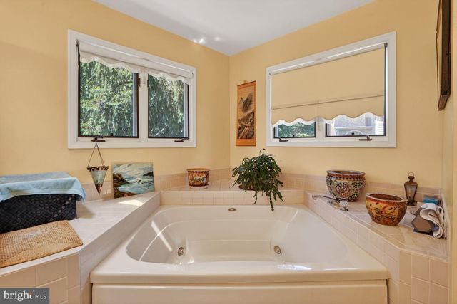 8708 CROSS CHASE CIR, Fairfax Station, VA 22039