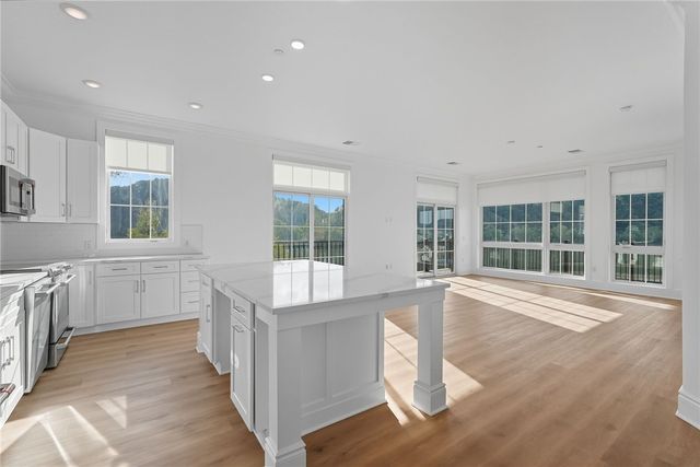 1 1st Street 301, Oakmont, PA 15139