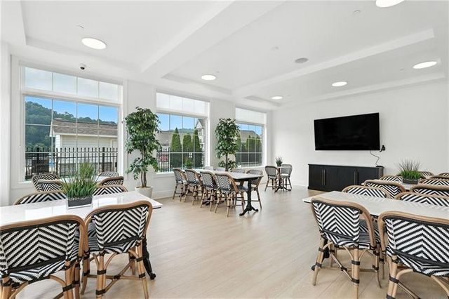 1 1st Street 301, Oakmont, PA 15139