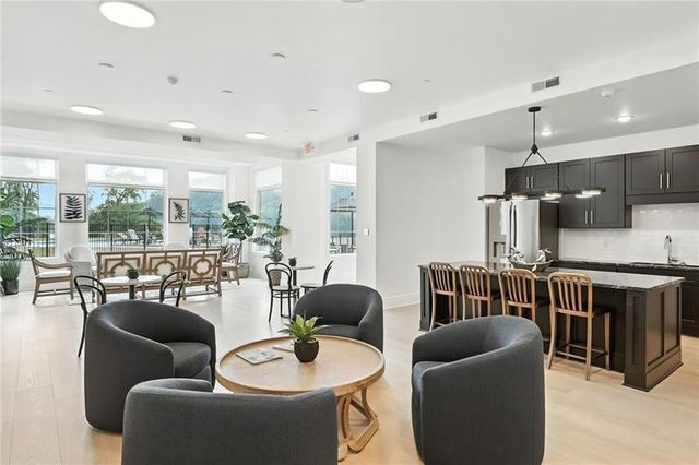 1 1st Street 301, Oakmont, PA 15139