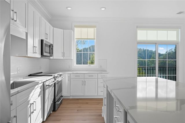 1 1st Street 301, Oakmont, PA 15139