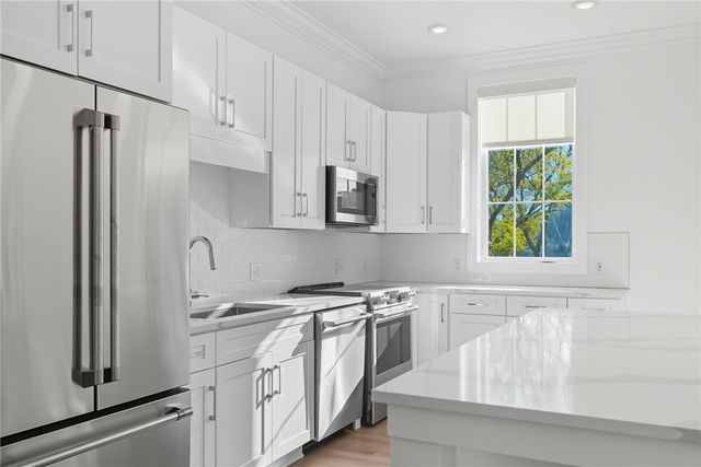 1 1st Street 301, Oakmont, PA 15139