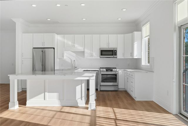 1 1st Street 301, Oakmont, PA 15139