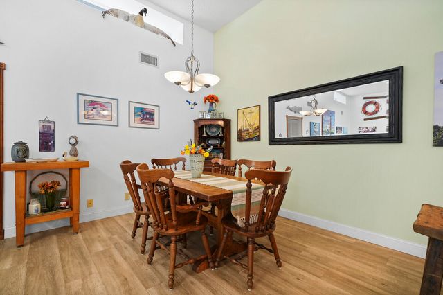 3922 SE Fairway W, Stuart, FL 34997