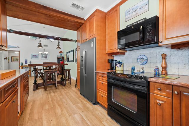 3922 SE Fairway W, Stuart, FL 34997