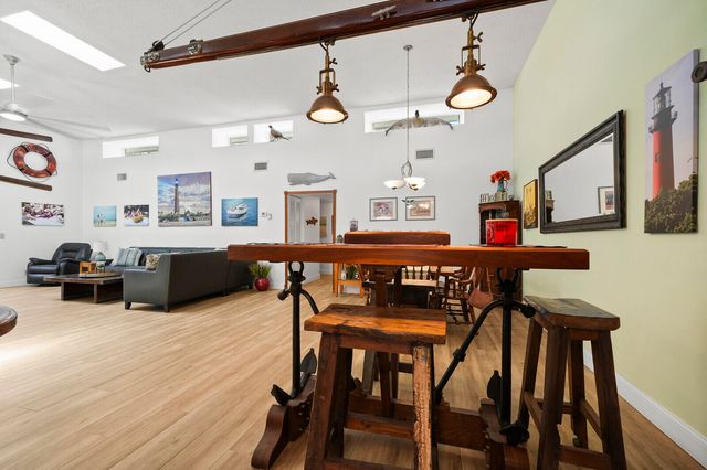 3922 SE Fairway W, Stuart, FL 34997