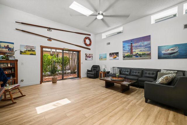 3922 SE Fairway W, Stuart, FL 34997