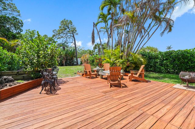 3922 SE Fairway W, Stuart, FL 34997