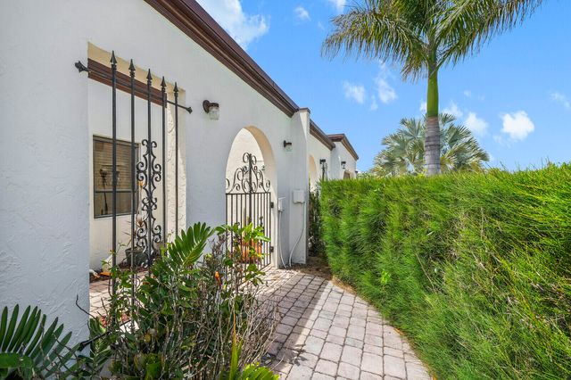 3922 SE Fairway W, Stuart, FL 34997