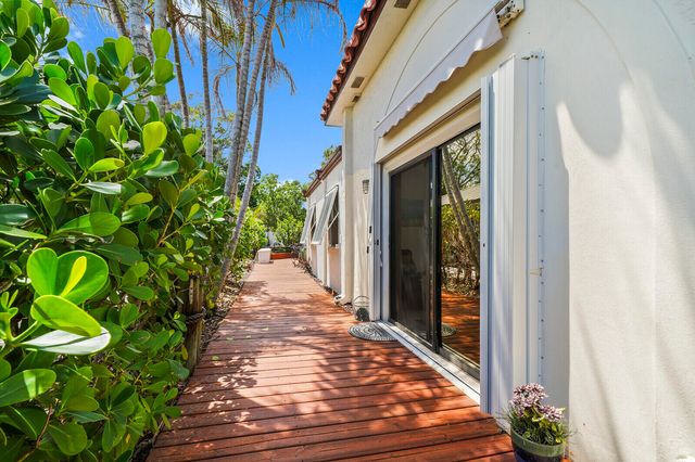 3922 SE Fairway W, Stuart, FL 34997