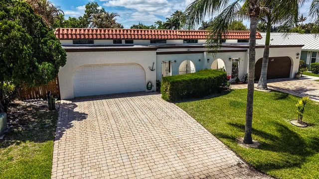 3922 SE Fairway W, Stuart, FL 34997