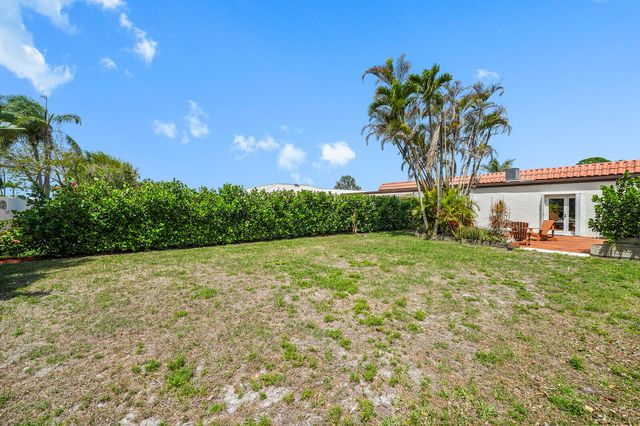 3922 SE Fairway W, Stuart, FL 34997