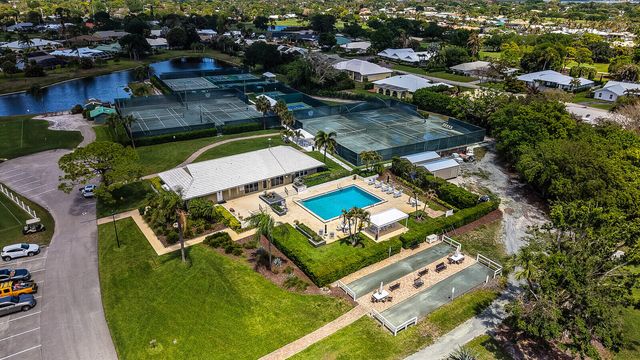 3922 SE Fairway W, Stuart, FL 34997