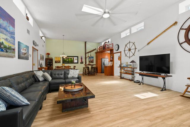 3922 SE Fairway W, Stuart, FL 34997