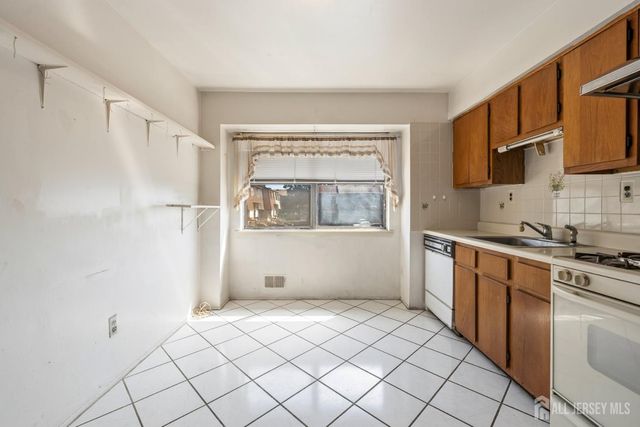 703 Merrywood Drive, Edison, NJ 08817