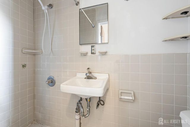 703 Merrywood Drive, Edison, NJ 08817