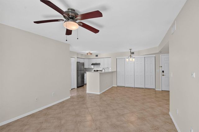 107 Yacht Club Way 208, Hypoluxo, FL 33462