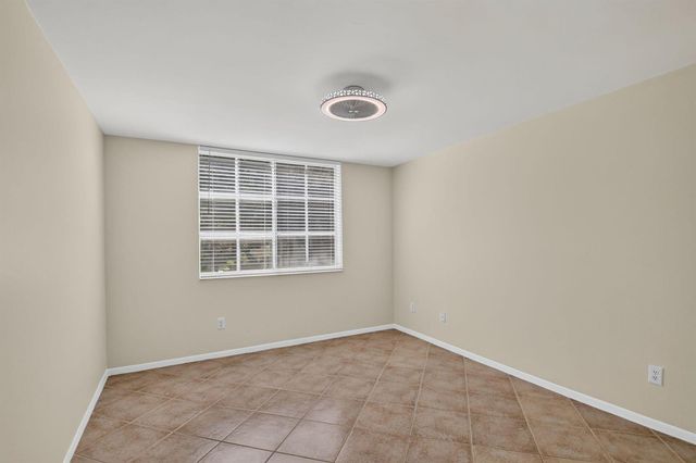 107 Yacht Club Way 208, Hypoluxo, FL 33462