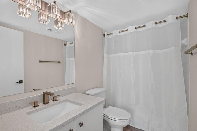 107 Yacht Club Way 208, Hypoluxo, FL 33462