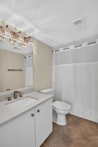 107 Yacht Club Way 208, Hypoluxo, FL 33462