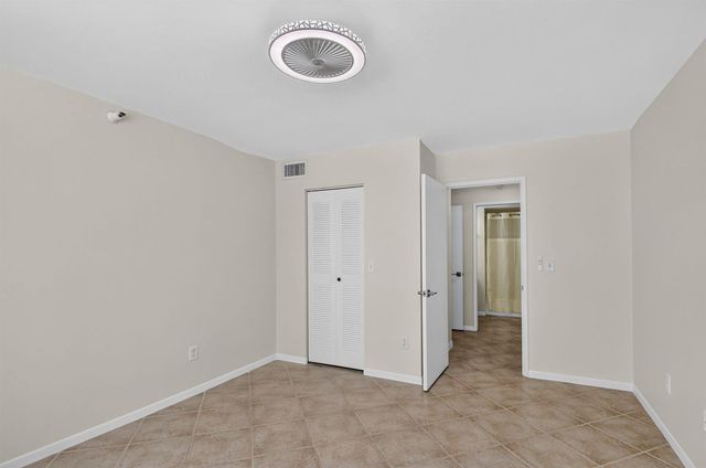107 Yacht Club Way 208, Hypoluxo, FL 33462