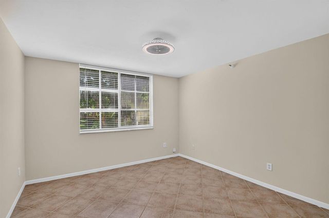 107 Yacht Club Way 208, Hypoluxo, FL 33462