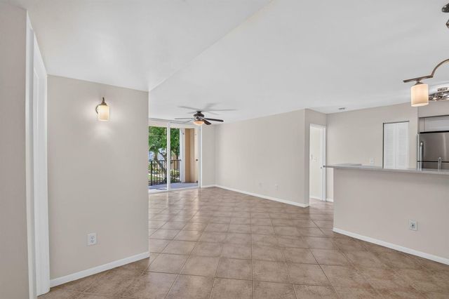 107 Yacht Club Way 208, Hypoluxo, FL 33462