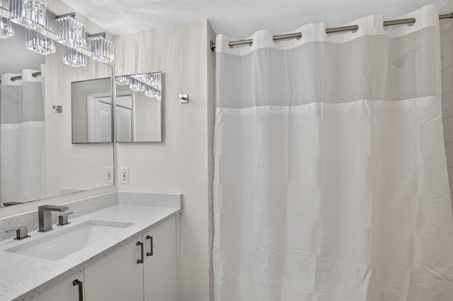107 Yacht Club Way 208, Hypoluxo, FL 33462