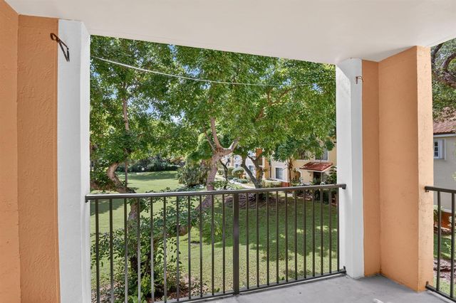 107 Yacht Club Way 208, Hypoluxo, FL 33462