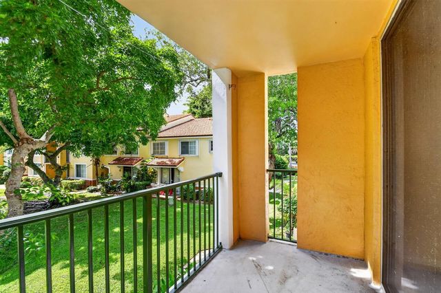107 Yacht Club Way 208, Hypoluxo, FL 33462
