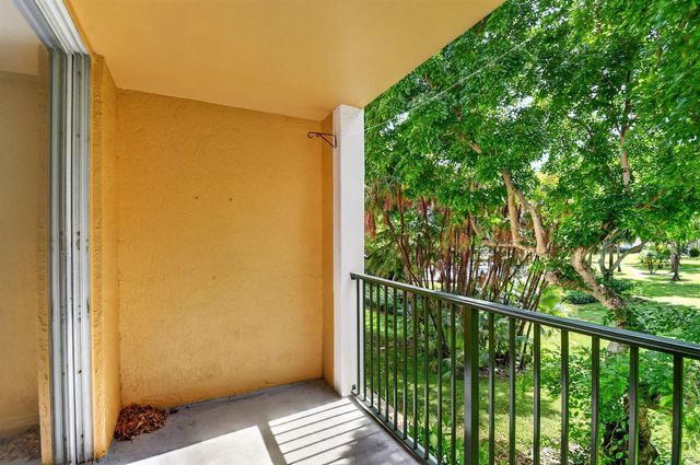 107 Yacht Club Way 208, Hypoluxo, FL 33462