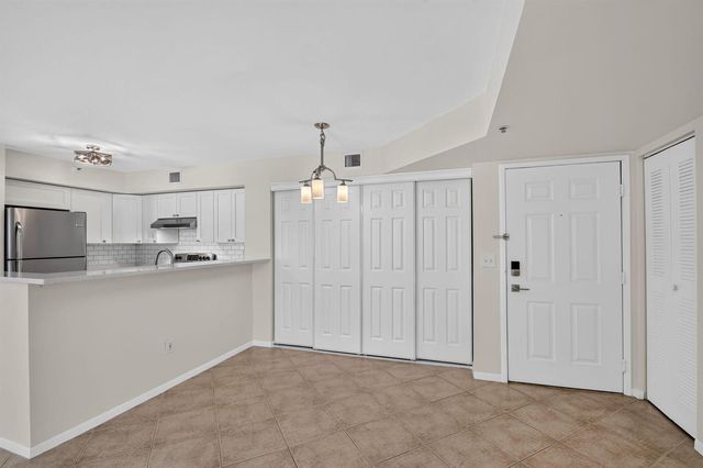 107 Yacht Club Way 208, Hypoluxo, FL 33462