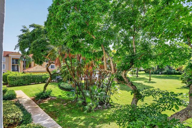 107 Yacht Club Way 208, Hypoluxo, FL 33462